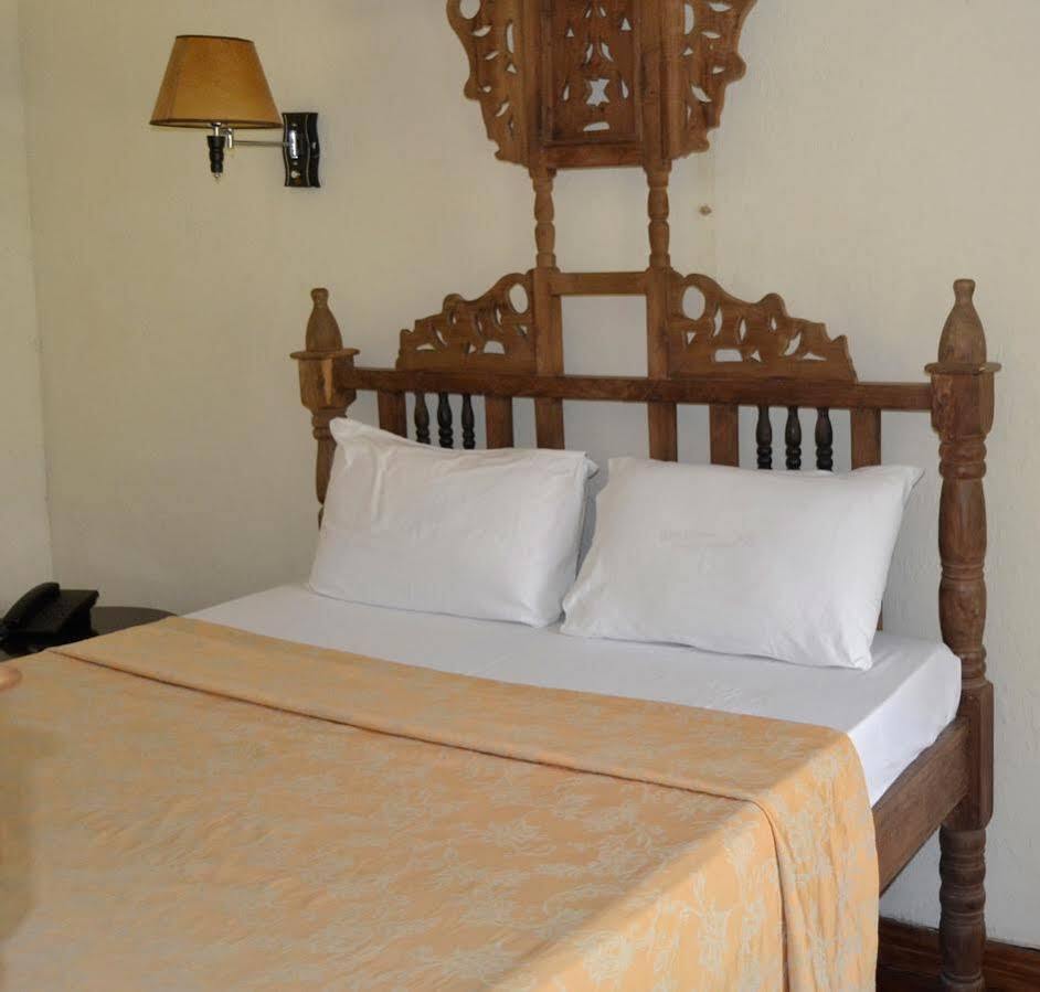 Serene Beach Resort ดาร์เอสซาลาม ภายนอก รูปภาพ